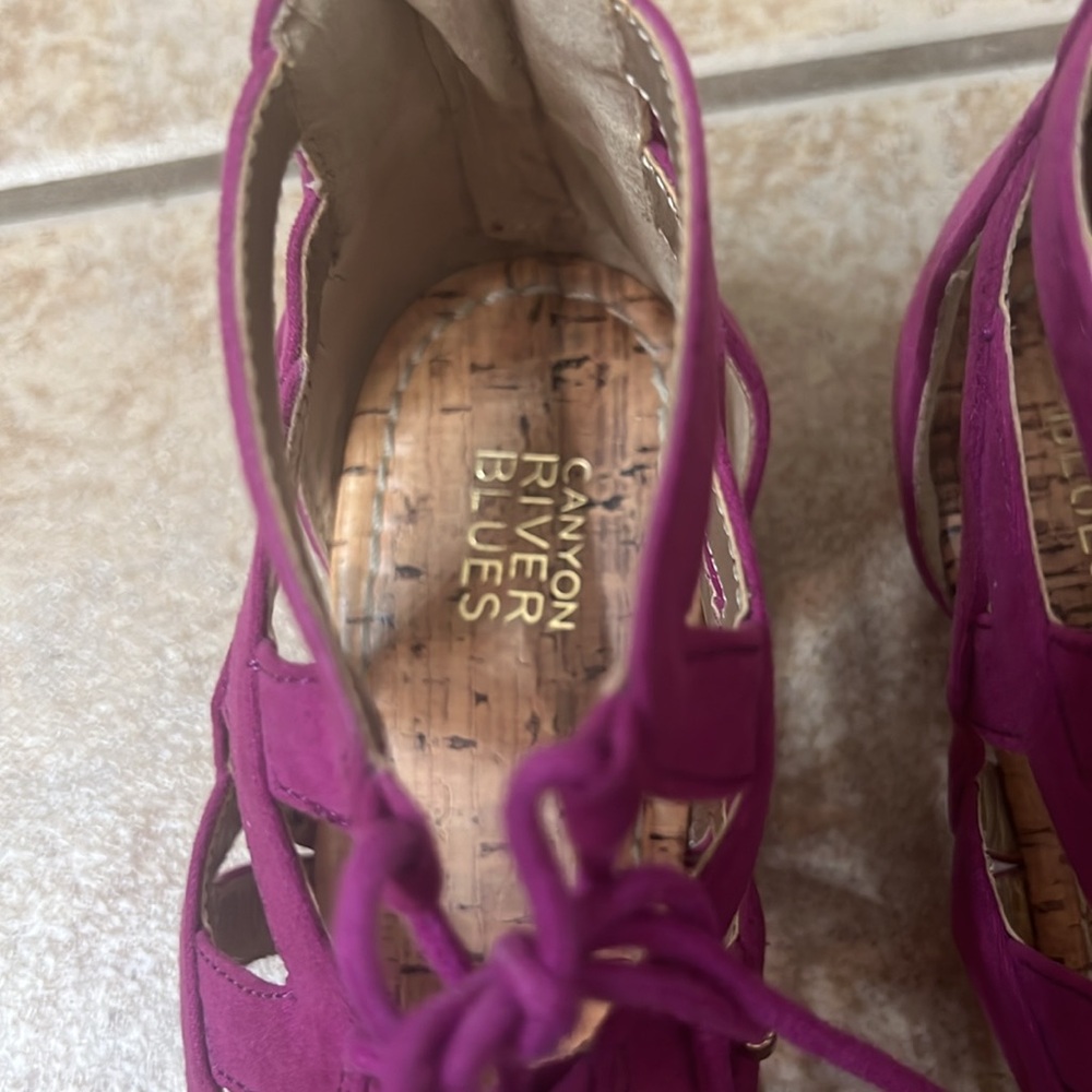 Like new Canyon rivers blues women’s sandals size 8 - Picture 2 of 4